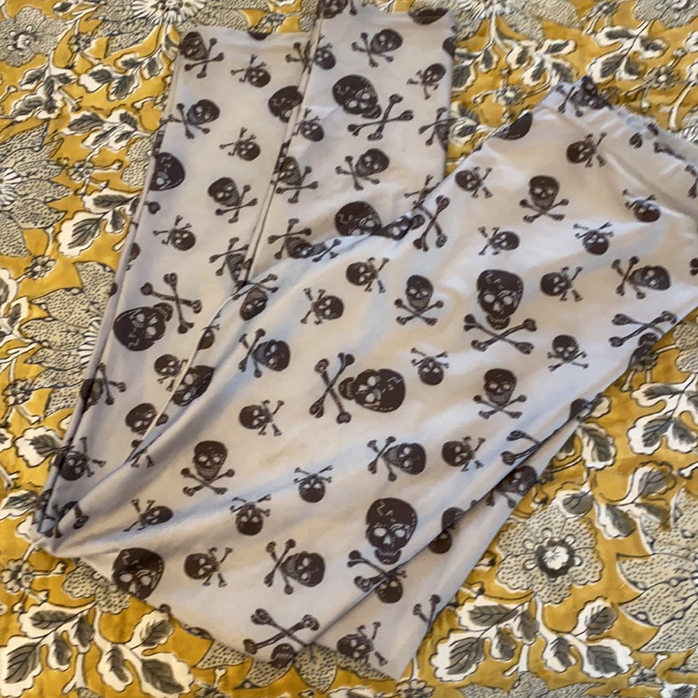 Kings of cole skull and Cross bones legging NWT